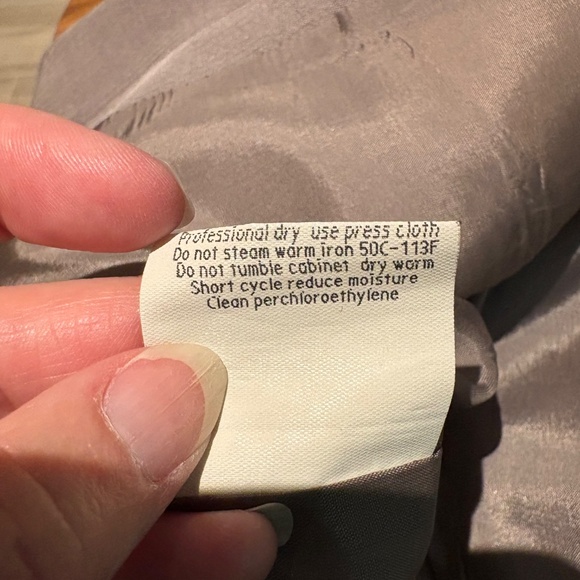 Gorgeous vintage Giorgio Armani silk suit - size 38/ roughly size 4 - Picture 6 of 13